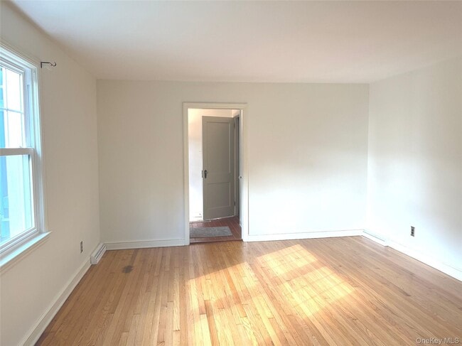 Building Photo - 14 Willow Bend