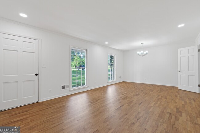 Building Photo - 223 Brookwood Dr