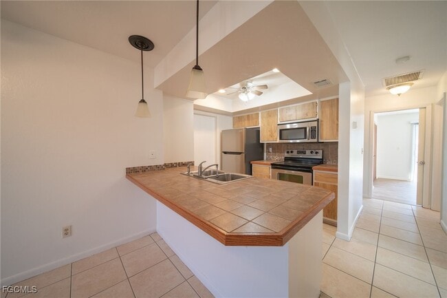 Building Photo - 2825 SW Santa Barbara Pl