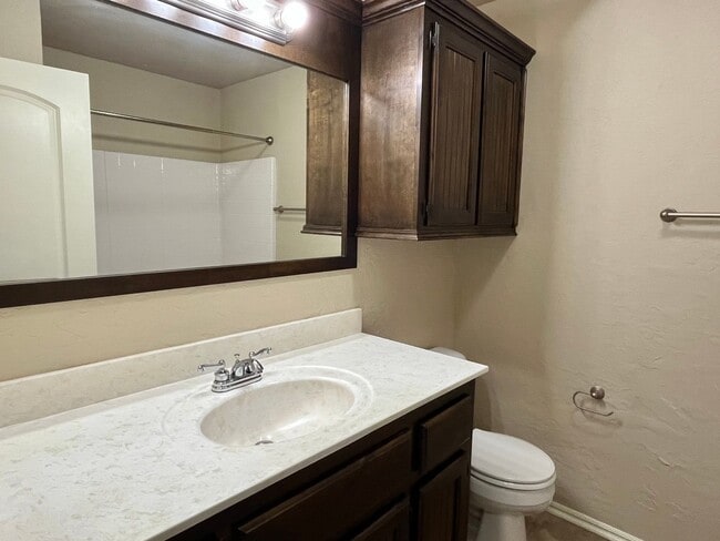 Building Photo - Great 3 Bed, 2 Bath Home in Moore Schools