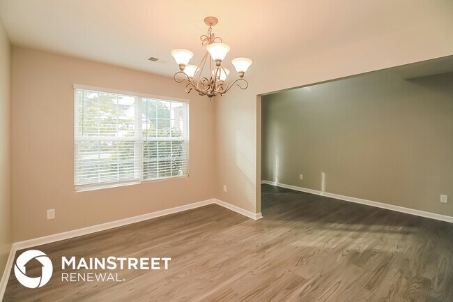 Building Photo - 365 Walton View