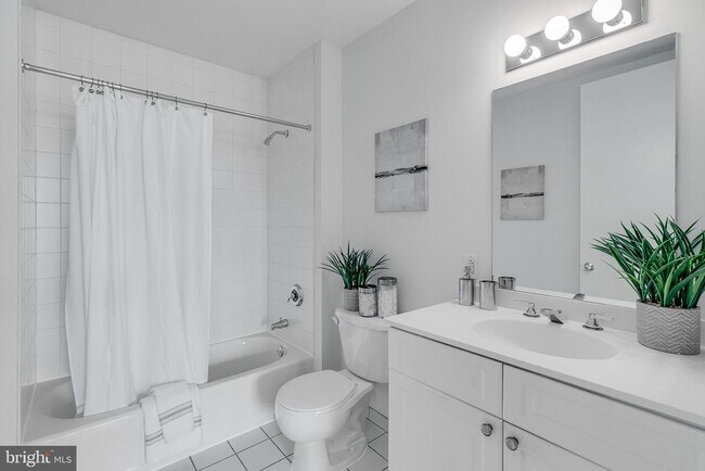 Building Photo - 1900 Hamilton St