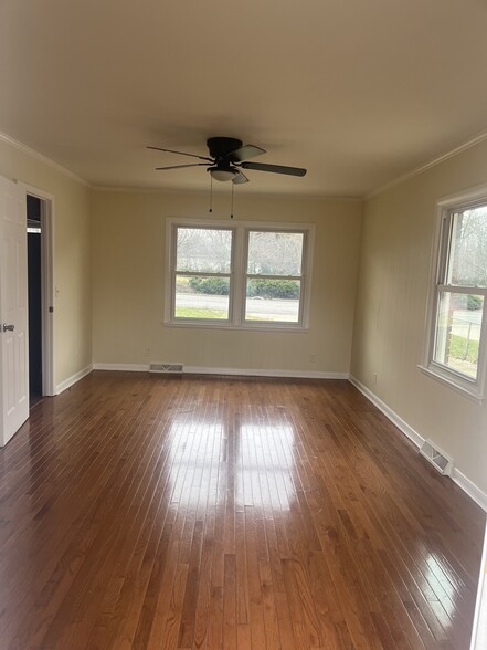 Extra room in main house. Can be used as third bedroom. - 1827 Middle Tennessee Blvd