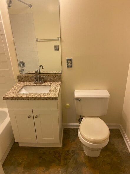 Building Photo - 2609 Camelback Ln