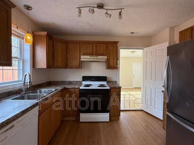 Building Photo - 2 Jenny St