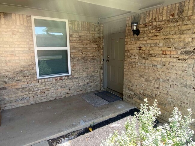 Building Photo - 1017-1019 Mullins Street