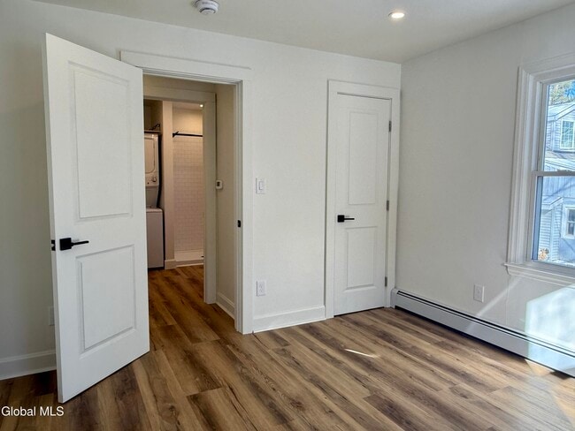 Building Photo - 98 Willow St