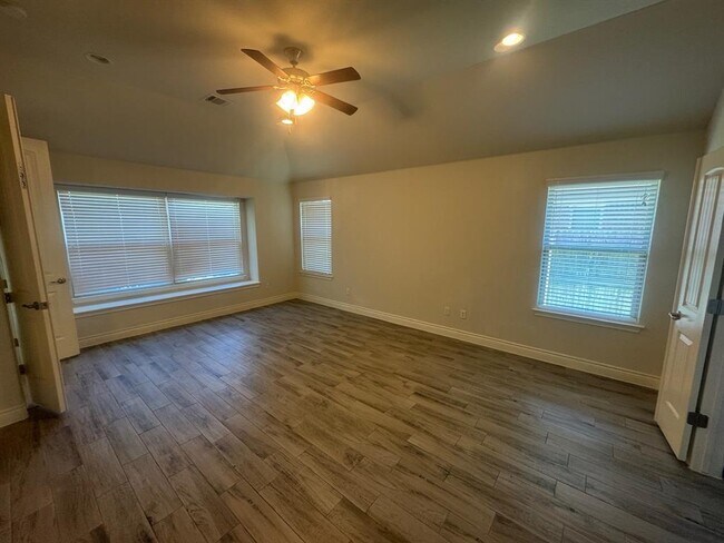 Building Photo - 150 Summer Pointe