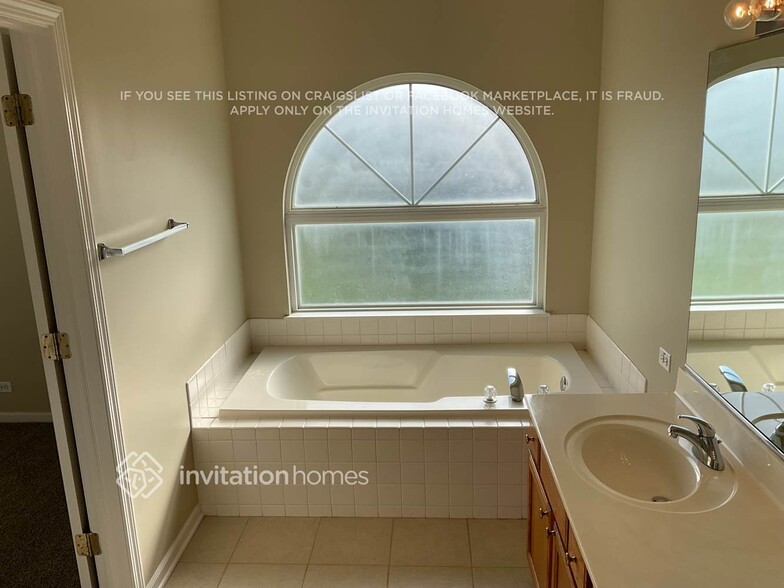 Building Photo - 803 Overlook Ct