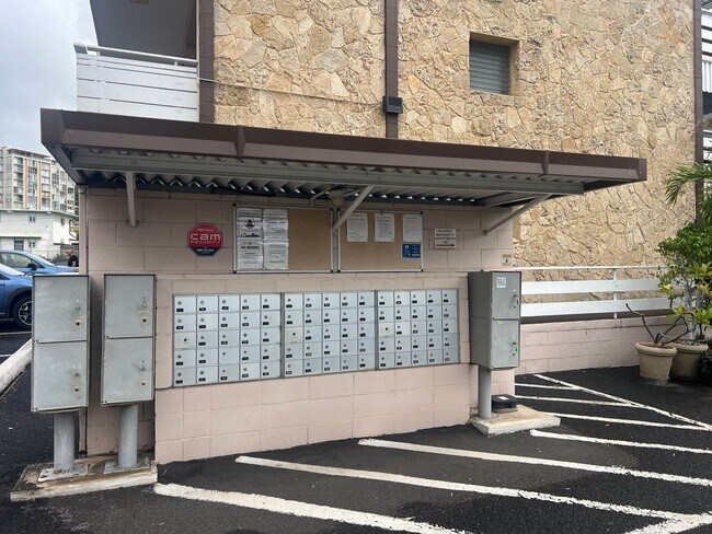 Building Photo - Charming & Breezy 1-Bedroom 1-Bath Hawaiiana Retreat