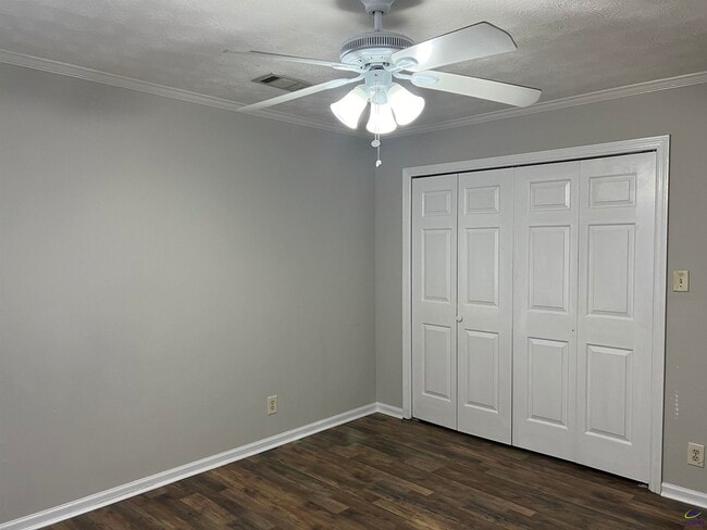 Building Photo - 122 N Springs Ct