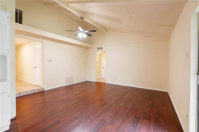 Building Photo - 510 Cranbrook Park