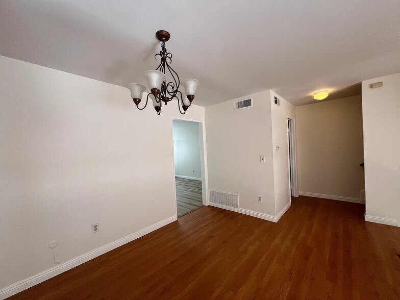 Building Photo - 598 W Huntington Dr