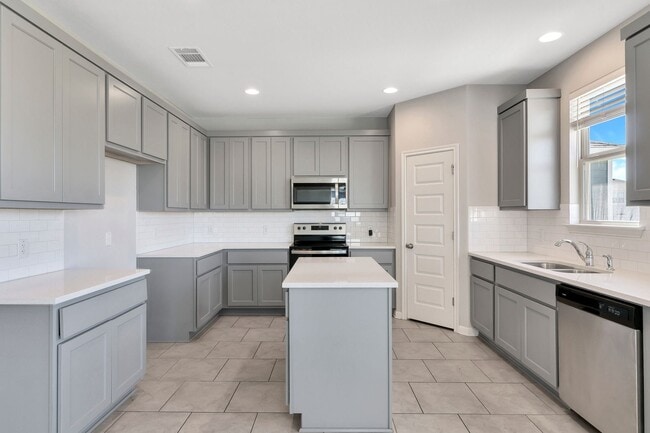 Building Photo - 227 Kellys Heroes Wy