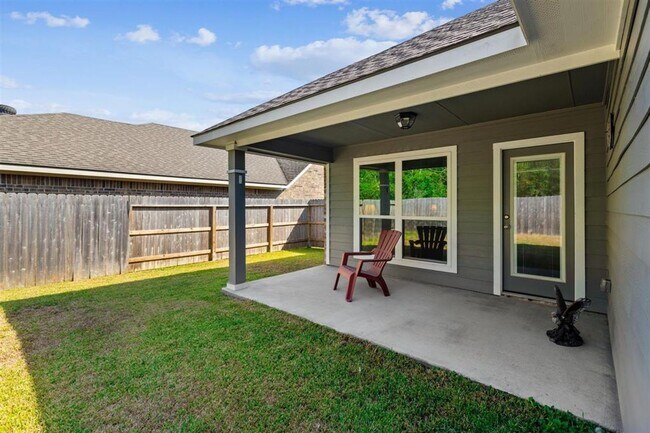 Building Photo - Like new 3 bedroom, 2 bath in the gated community of Point Aquarius/Summerchase