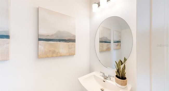 Building Photo - 2004 Viewfinder St