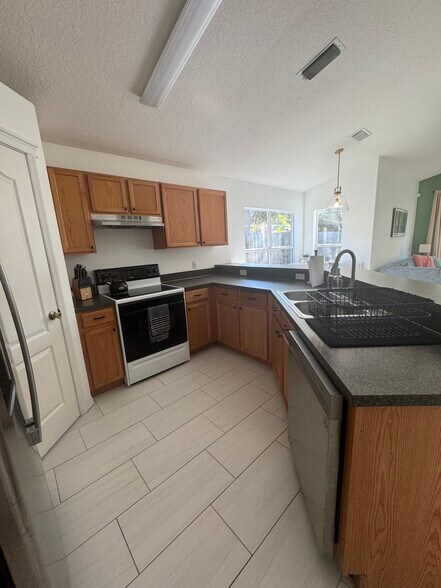 Building Photo - 7527 Oxford Garden Cir