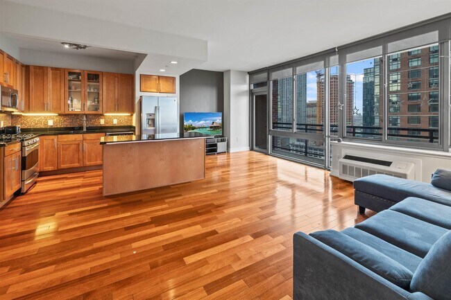 Building Photo - 389 WASHINGTON St