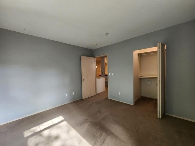 Building Photo - 15300 112th Ave NE