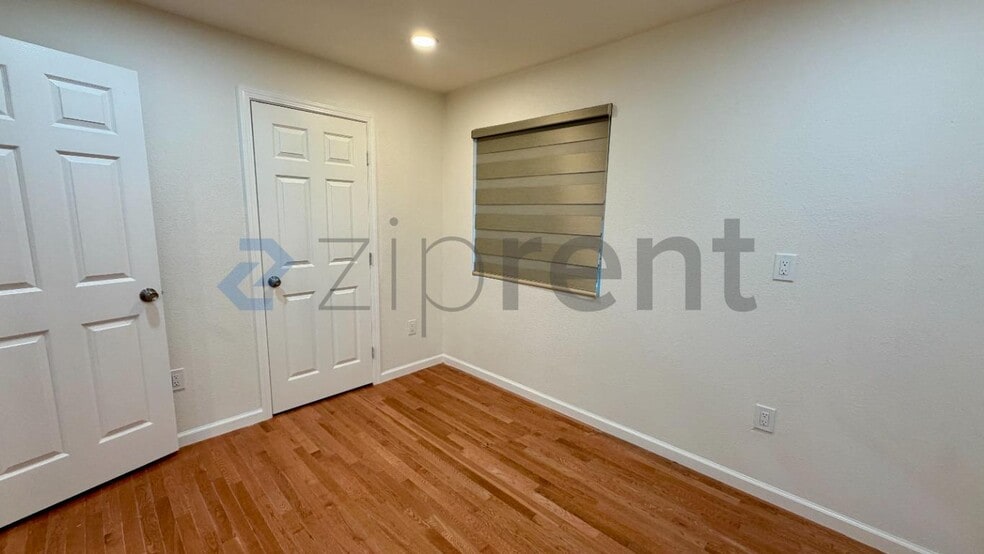 Building Photo - 4564 Angeles Ave