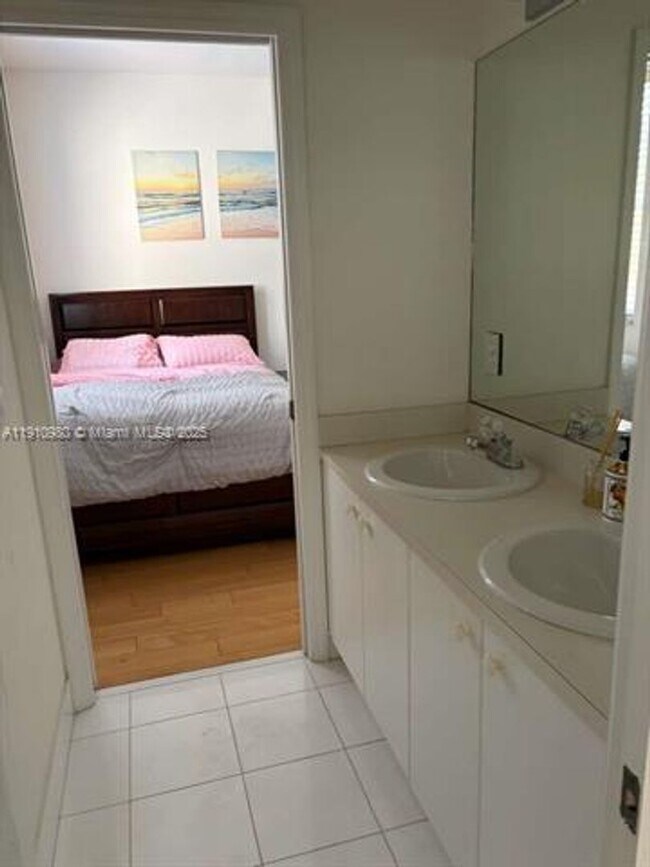 Building Photo - 8666 NW 114th Ave