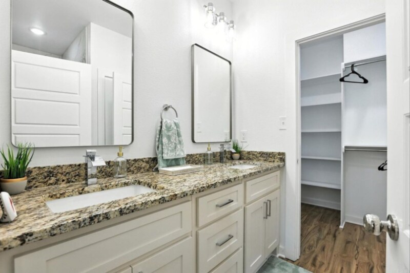 Building Photo - 1418 S Martin St