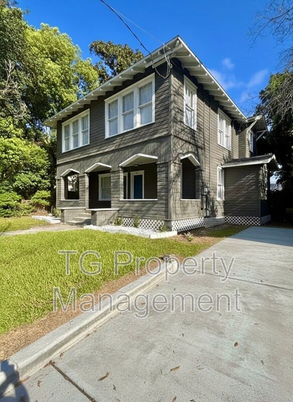 Building Photo - 2561 Rosselle St