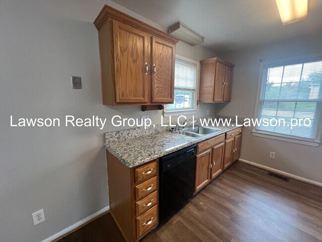 Building Photo - One Level Living in Vinton!
