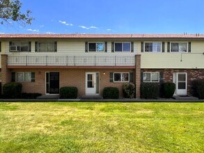 Building Photo - Townhouse for Rent