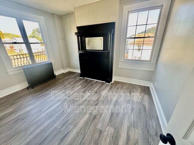 Building Photo - 1526 2nd Ave