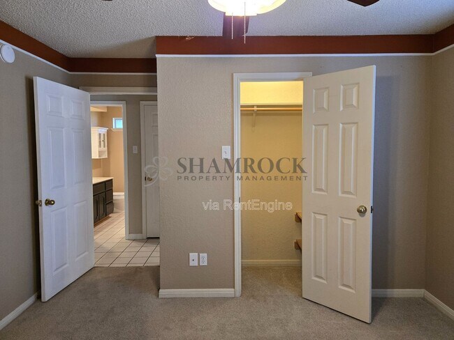 Building Photo - 260 Cross Country Dr