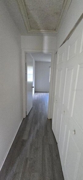 Building Photo - 304 Camillia Ln