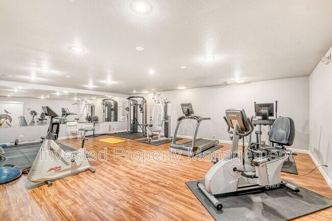 Building Photo - 700 N Washington St