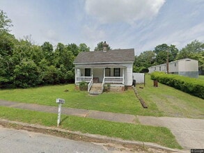 Building Photo - 215 8th St