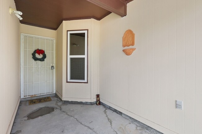 Building Photo - 724 Martha Gale Dr