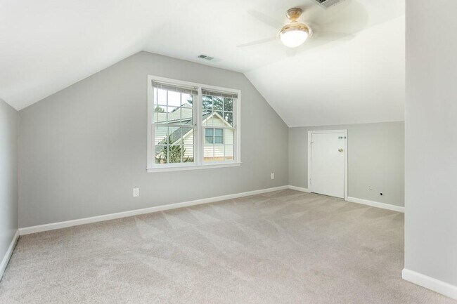 Building Photo - 1233 Pemshire Ct NE
