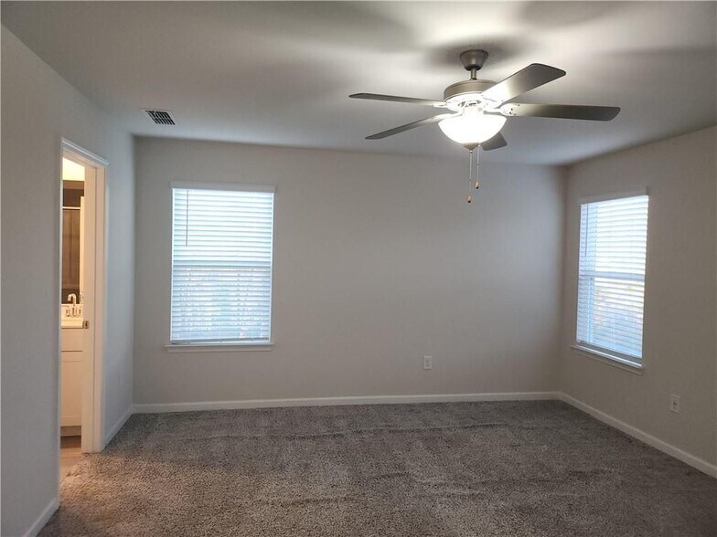 Building Photo - 65 Cedar Ln