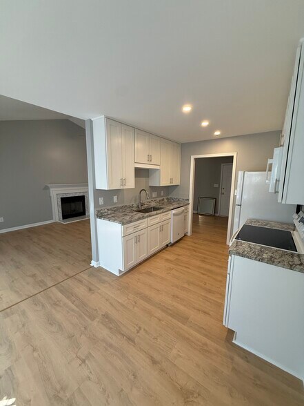 Building Photo - 932 S Willhaven Dr