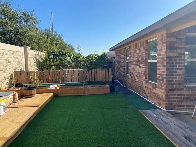 Building Photo - 18318 Mossy Creek Ln