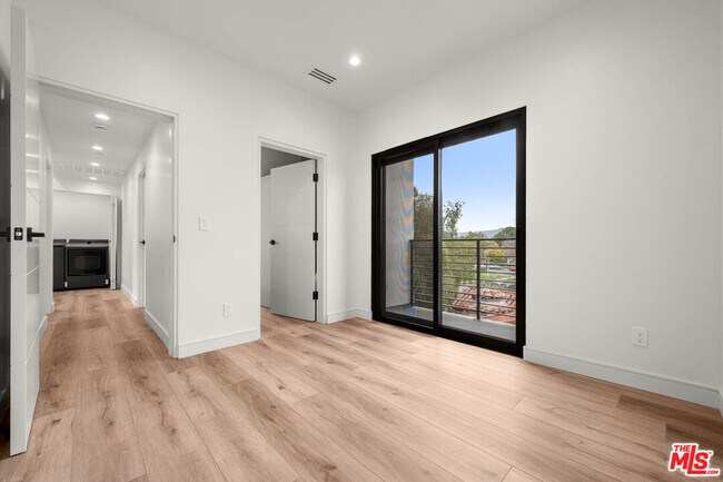 Building Photo - 1920 S Sherbourne Dr