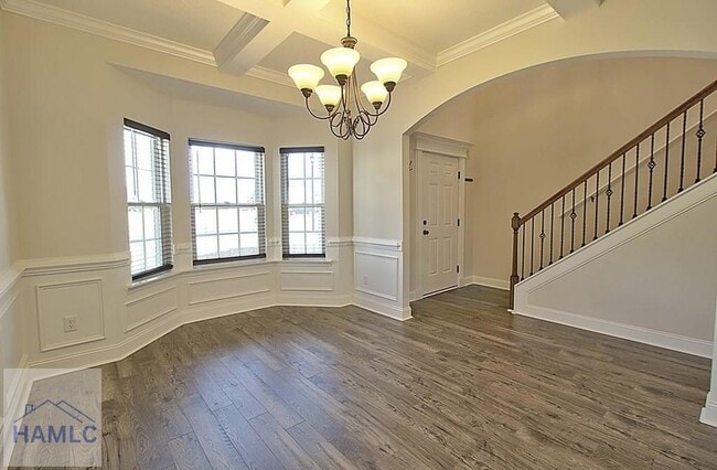 Building Photo - 220 Fairview Dr NE