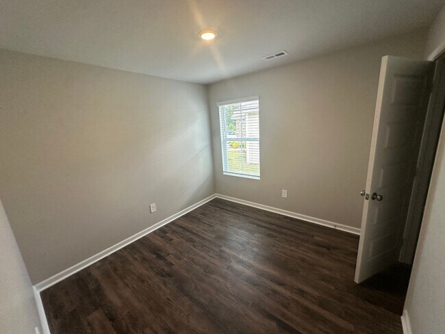 Building Photo - Pre-Leasing Now! Beautiful 4-Bedroom, 2-Bath Home in Cullman | Available August 15