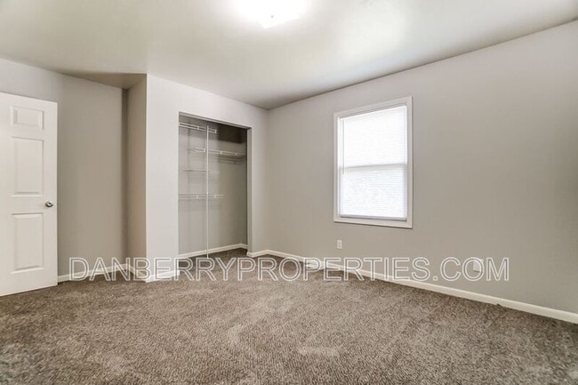 Building Photo - 1103 Searles Rd