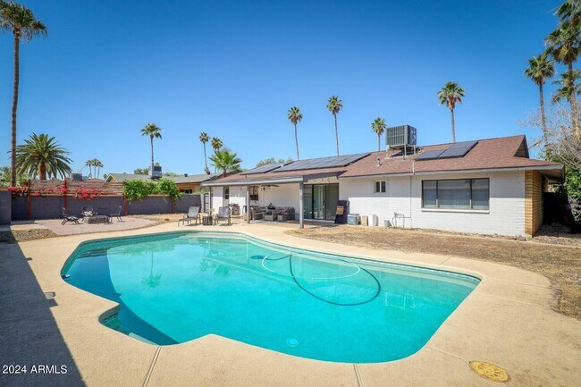 Building Photo - 3305 S Holbrook Ln