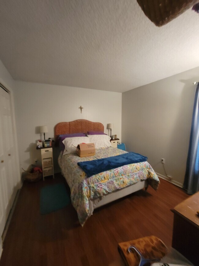 Building Photo - 8430 Madrid Rd