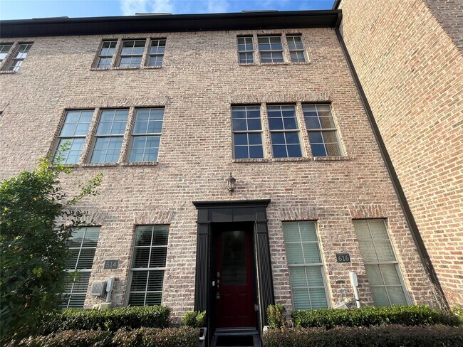 Building Photo - 616 Delano St