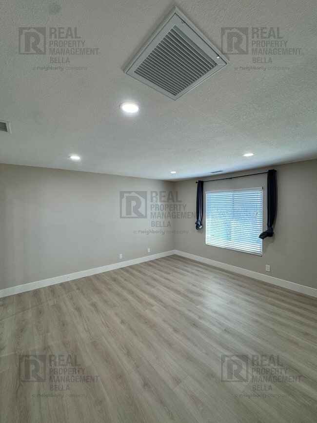 Building Photo - Remodeled Single-Story Corner Lot Home wit...