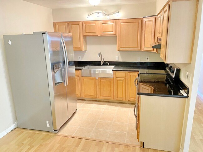 Building Photo - 3 Bed 1 Bath Unfurnished house in the Heart of Kihei - 1 year minimum available long term.