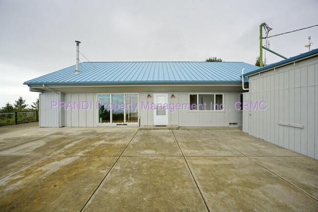 Building Photo - Mt. Tam View Home with Hardwood Floors and...