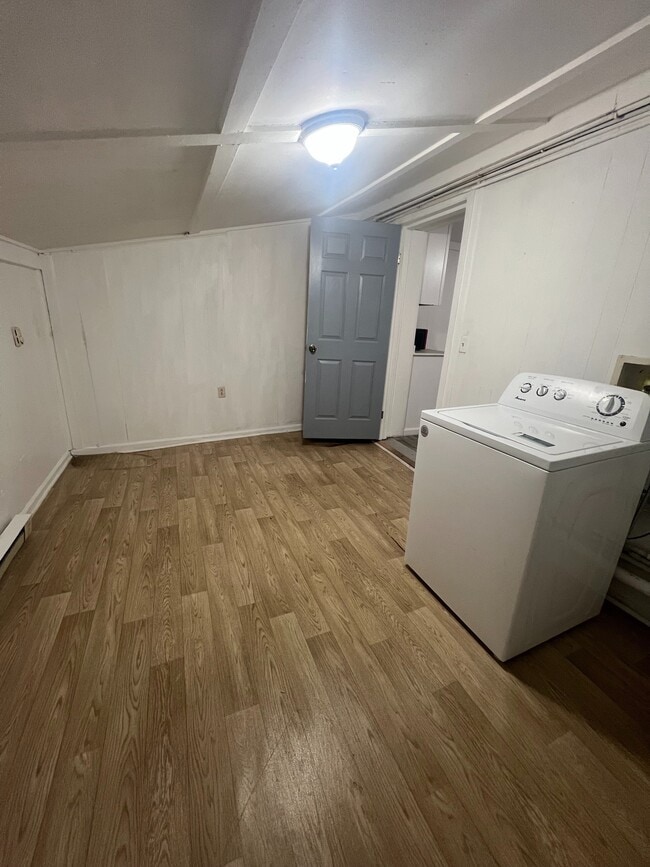 Building Photo - 529 E William St